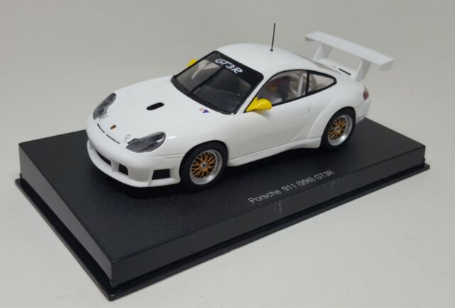 AutoArt 13076 Porsche 911 GT3R (996) weiß
