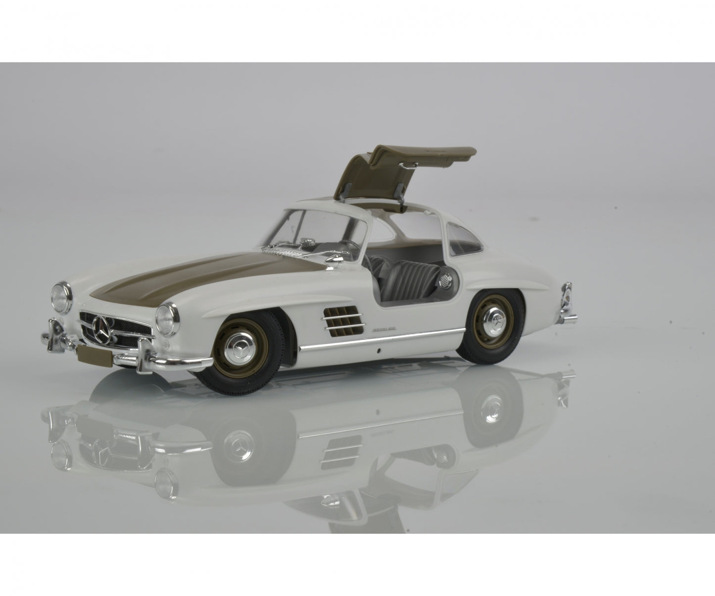 24338 1:24 Mercedes Benz 300SL Flügeltürer