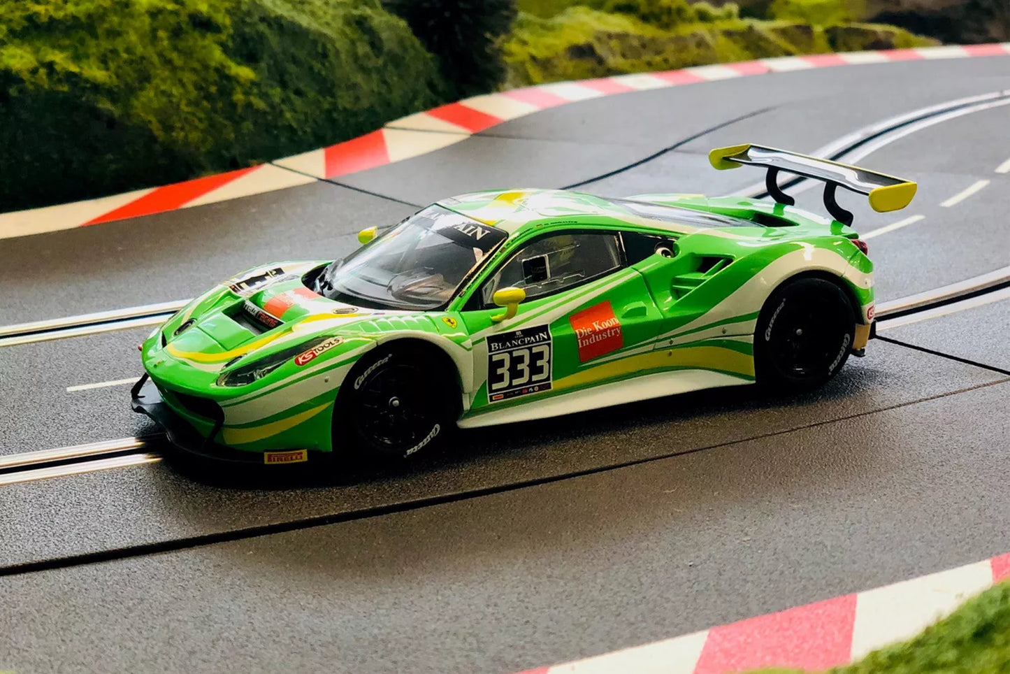 Carrera 30847 Ferrari 488 GT3 "Rinaldi Racing, No.333" Digital 132