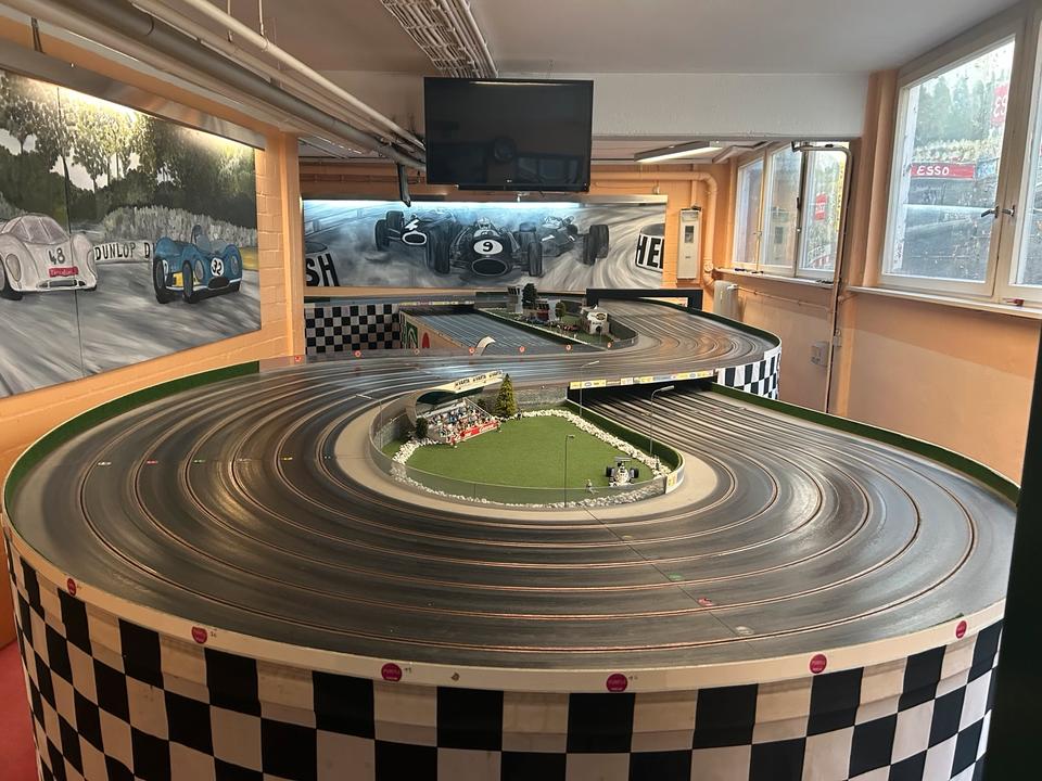 Holzbahn Clubbahn ähnlich Slotfire Hersteller Nebendahl 1/24 Länge 32,50 m