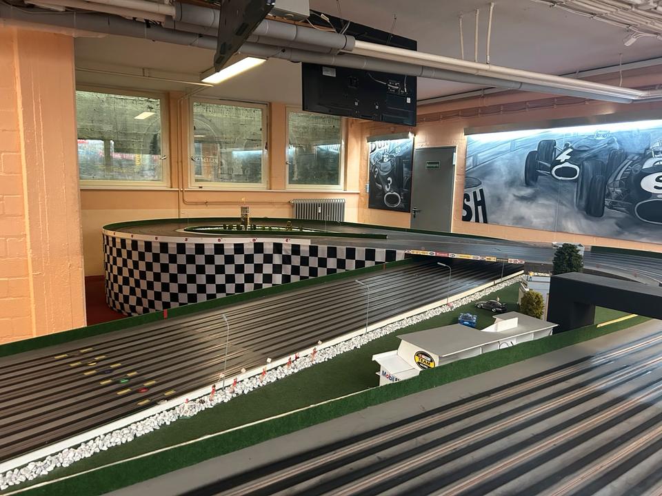 Holzbahn Clubbahn ähnlich Slotfire Hersteller Nebendahl 1/24 Länge 32,50 m