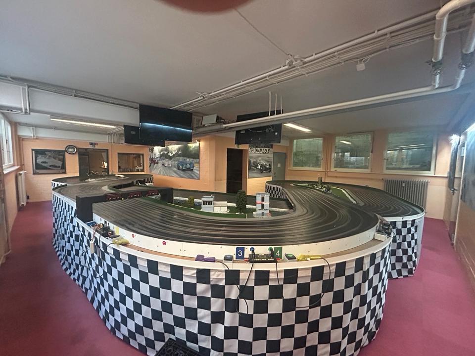 Holzbahn Clubbahn ähnlich Slotfire Hersteller Nebendahl 1/24 Länge 32,50 m