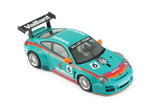 Lade das Bild in den Galerie-Viewer, NSR 0282AW Porsche 997 Vaillant livery #6
