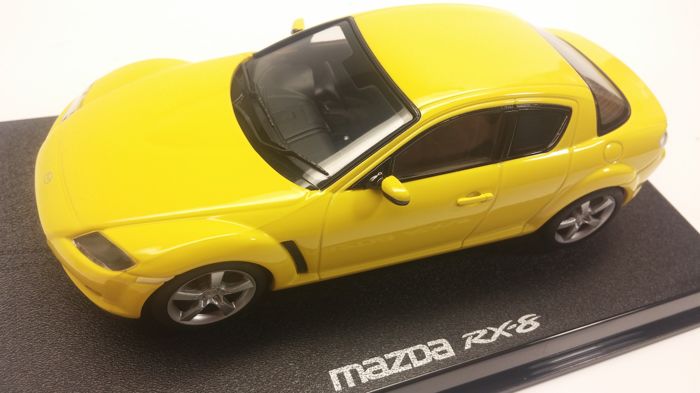 AutoArt 13031 Mazda RX8 gelb