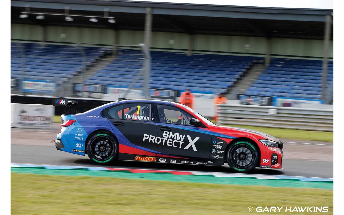 Scalextric C4225 BMW 330i M-Sport BTCC 2020Â - Colin Turkington